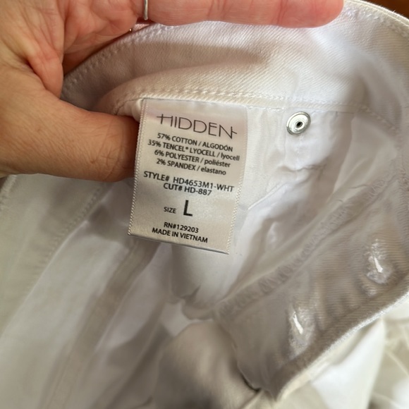 White cutoff shorts - Picture 7 of 7